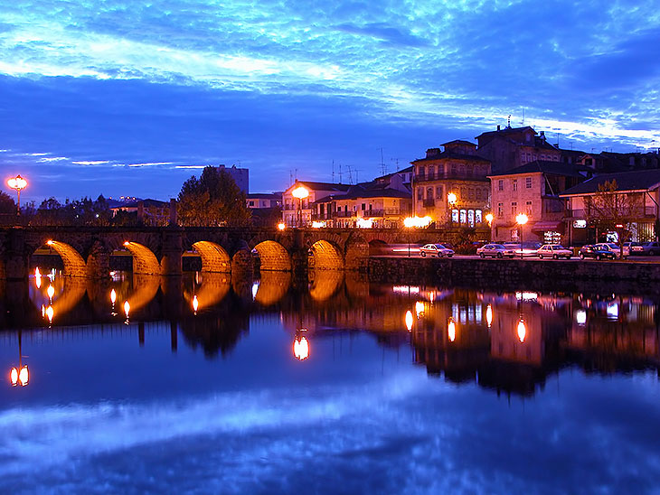 Romeinse brug bij nacht