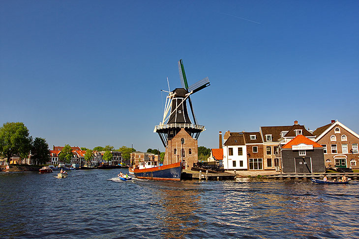 Nizozemský větrný mlýn