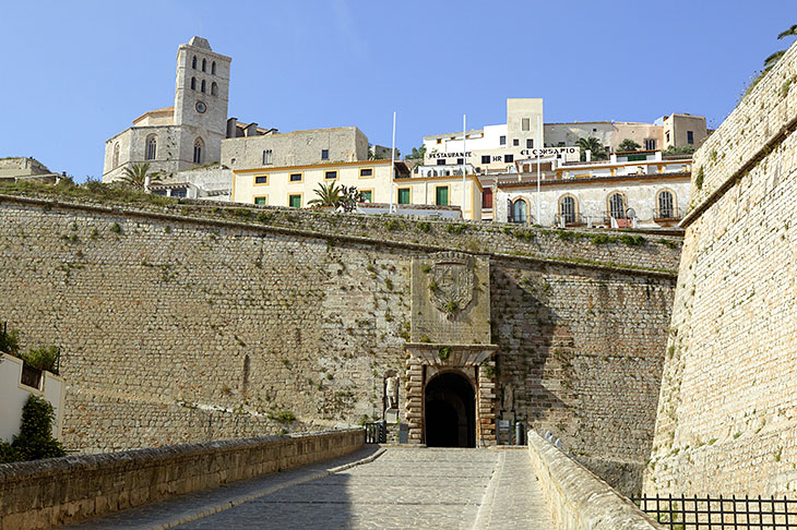 Porta para a zona histórica, cidade de Ibiza